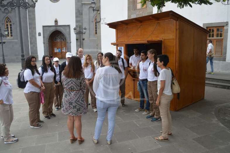 La caseta instalada como punto de información turística en la plaza de San Juan (Foto TA)